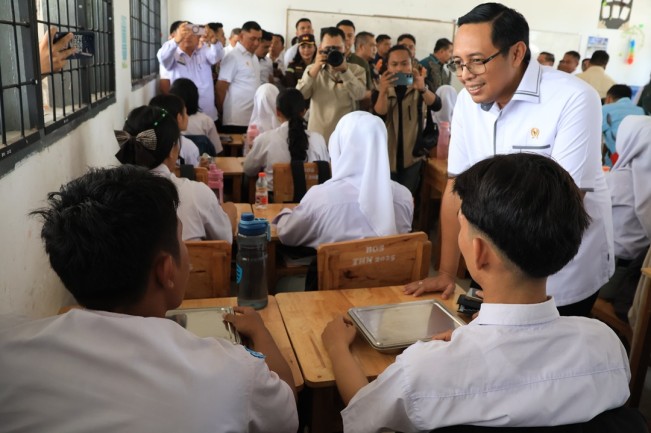 MBG sebagai salah satu program yang ditunjukkan dalam video di bioskop.
